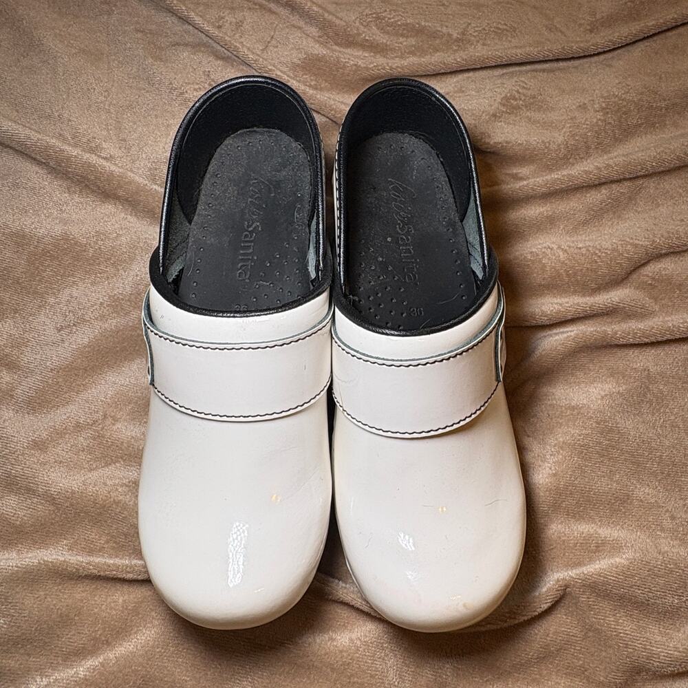 White Patent Leather Koi by Sanita Lindsey Professional Comfort Clogs 36 6